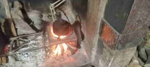 kết nối bình điện với bếp củi nước nóng